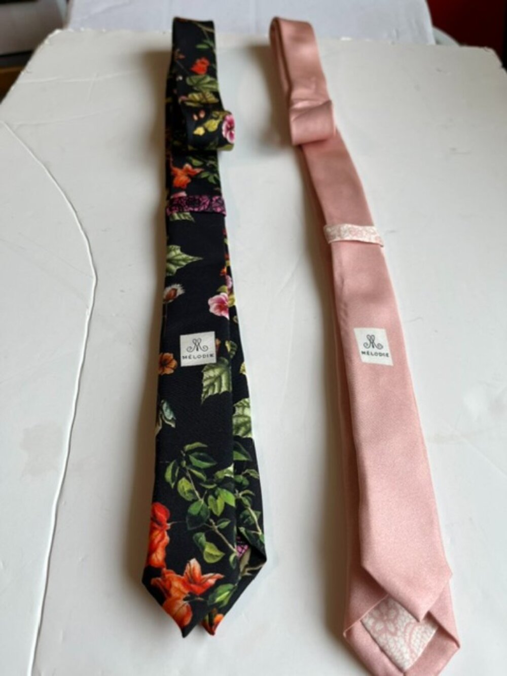 Mélodie set of 2 skinny silk ties.